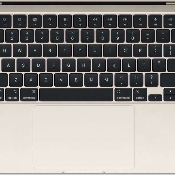 13-inch MacBook Air - Starlight - Picture 3 of 3